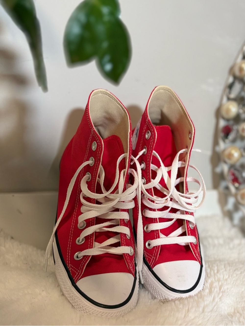 Converse Chuck Taylor All Star Hi In Red- Brand NEW- Size 7 Mens/ 9 Women's